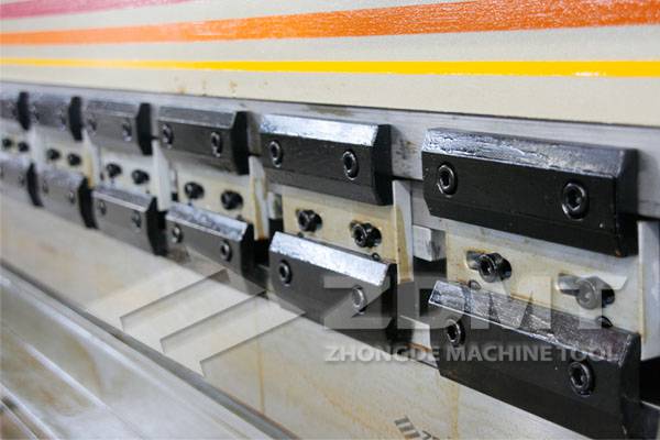 模具夹具.jpg 模具夹具.jpg