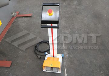 脚踏开关.jpg 脚踏开关.jpg