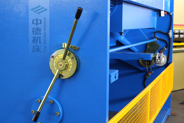 ZDS-2032剪板机刀片空隙手动调理器,刻度清淅,调理省力又简洁.jpg ZDS-2032剪板机刀片空隙手动调理器,刻度清淅,调理省力又简洁.jpg